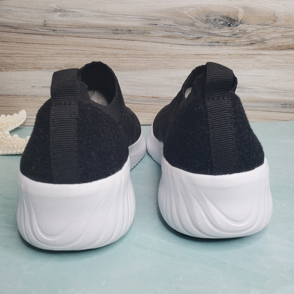 NEW Black Triad Knit Slip On Sneaker - Picture 4 of 6
